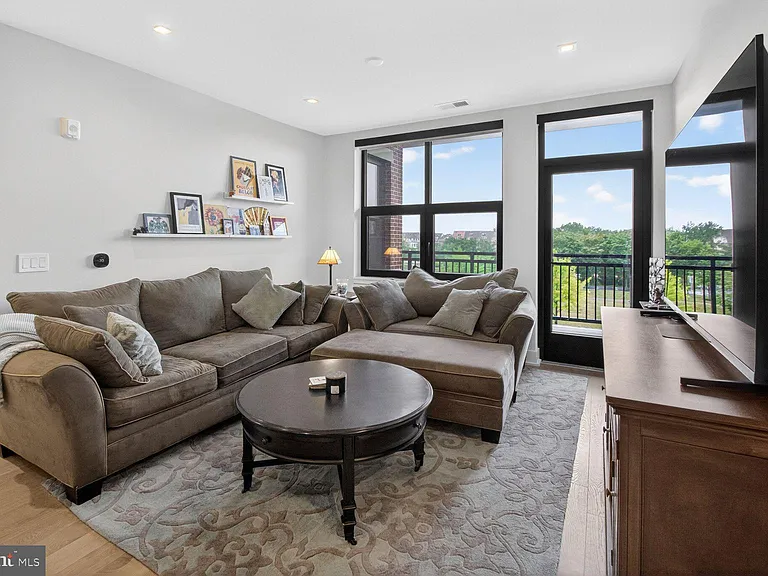 737 Swann Ave #310 — Photo 9
