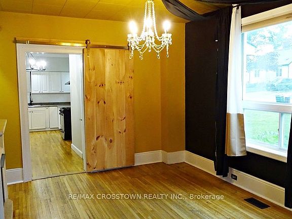 3rd image of 39 Grove St W