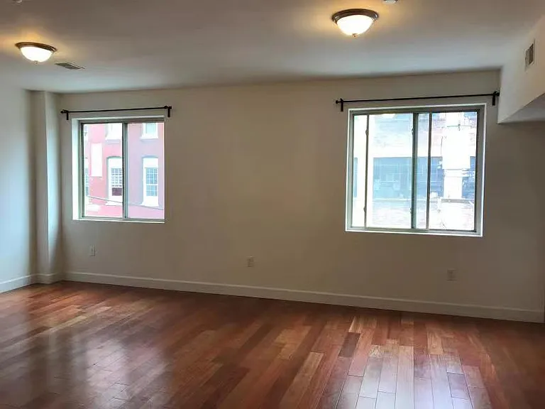 1028 Wood St #3R — Photo 8