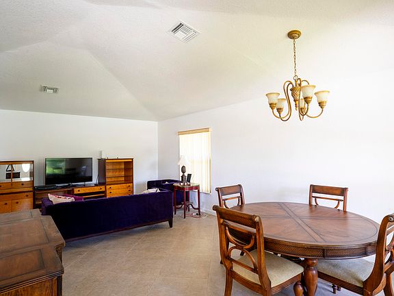 5th image of 375 NW 42nd Street