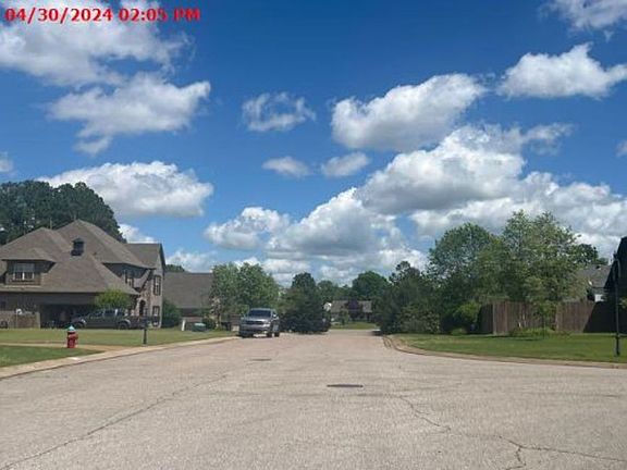 Exterior Neighborhood (street photo)