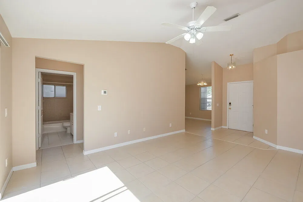 3 bed, 2.0 bath, 1195 sqft, $3,200 — Photo 3