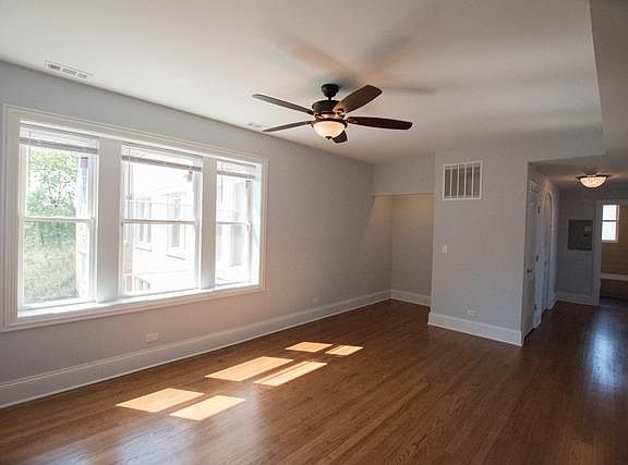 3rd image of 6319 N Artesian Ave APT 3E