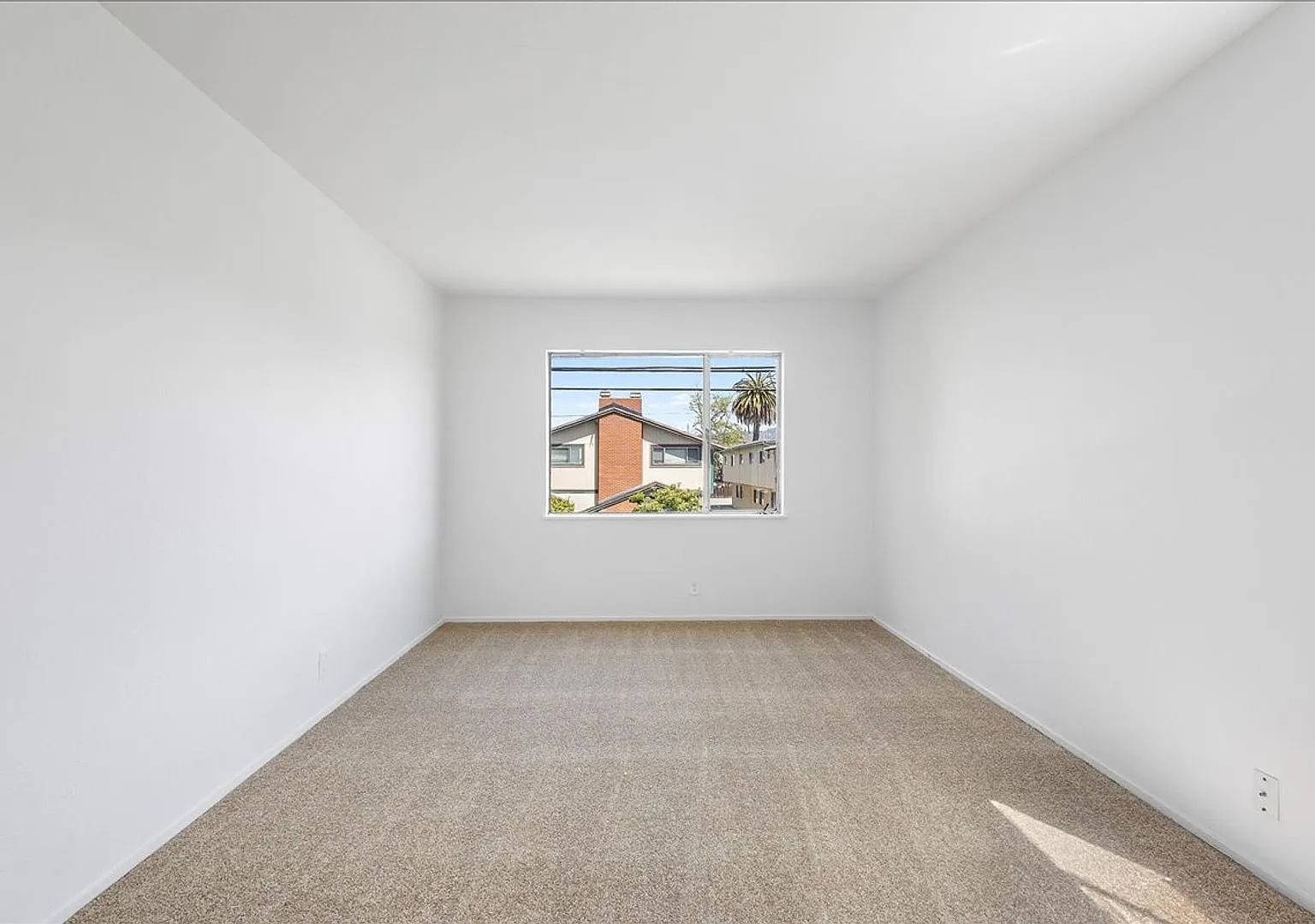 2256 Pacific Ave #G - 2 bedroom | 1 bath | Upper unit — Photo 2