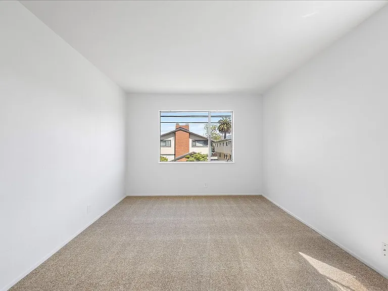 2256 Pacific Ave #G - 2 bedroom | 1 bath | Upper unit — Photo 2