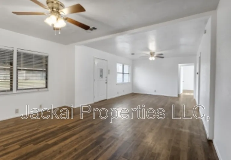 814 E Centennial St — Photo 8