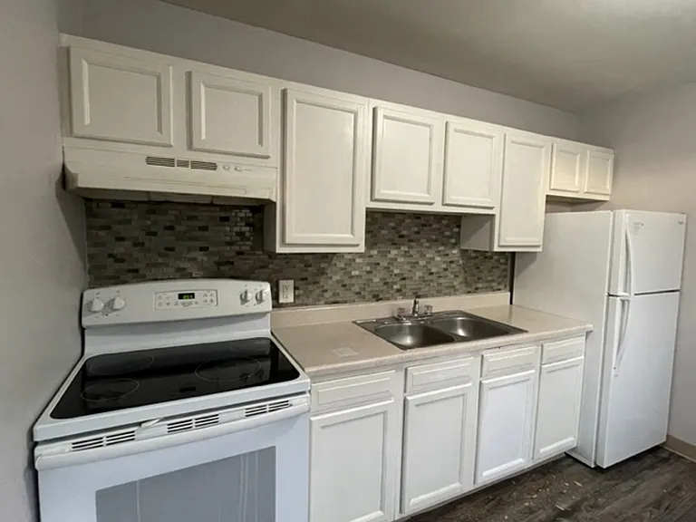 Apartment off 28th and Clyde Park Available — Photo 79