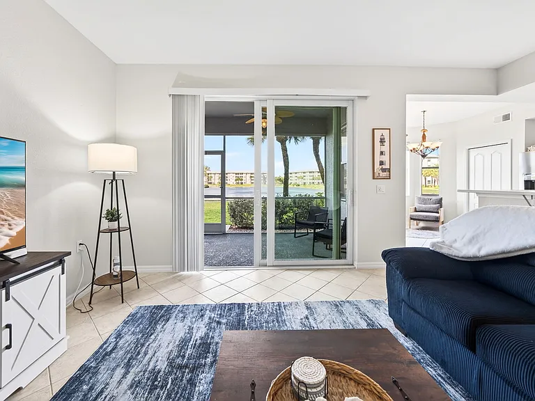 Lake Circle Dr — Photo 6