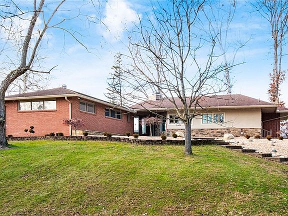 2nd image of 2835 West Dr