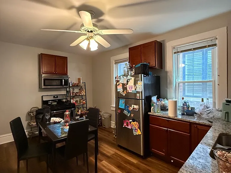 2311 N Greenview Ave #1F — Photo 4