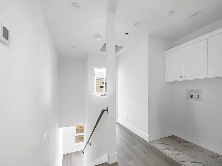 1150 W 38th St — Photo 70