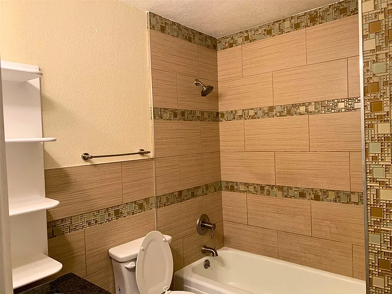 4905 Richmond Ave — Photo 11