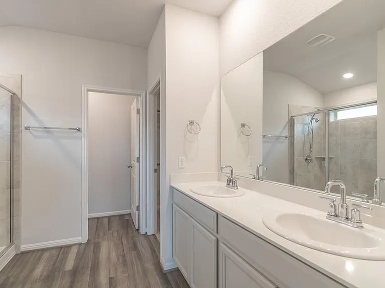 1605 Gerald Ln — Photo 10
