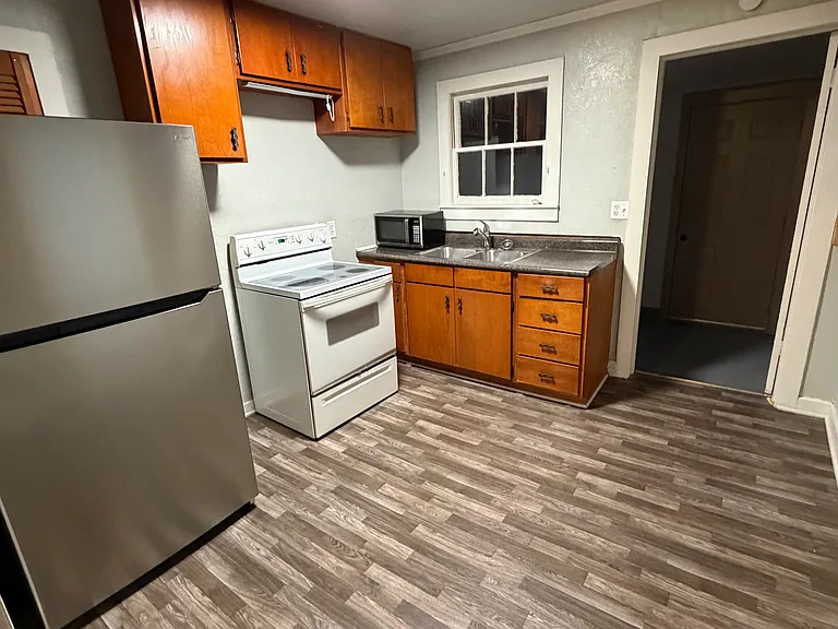 409 S Ash St — Photo 1