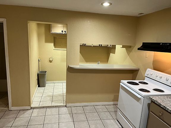 4th image of 1364 Formosa Ave