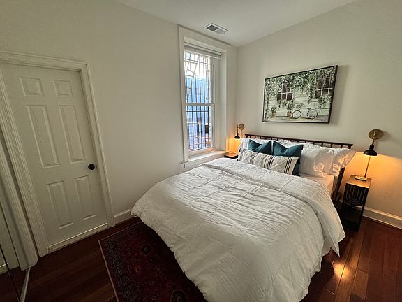 3rd image of 1413 Hopkins St NW #3