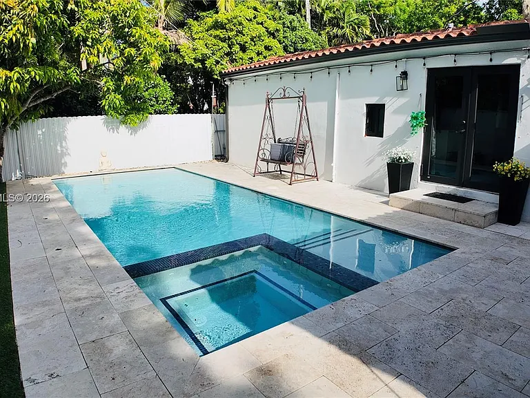 9021 N Miami Ave — Photo 1