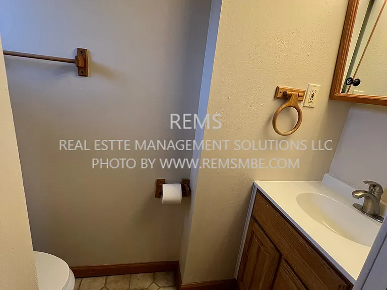 151 W Adams St #1 — Photo 4