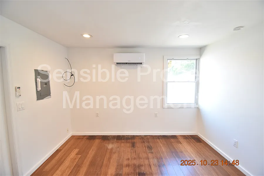 Studio, 300 sqft, $1,095 — Photo 4