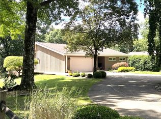 134 Oak Manor Dr, Natrona Heights, PA 15065