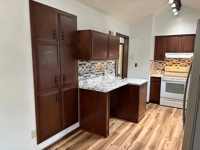 8923 N Walnut St — Photo 5