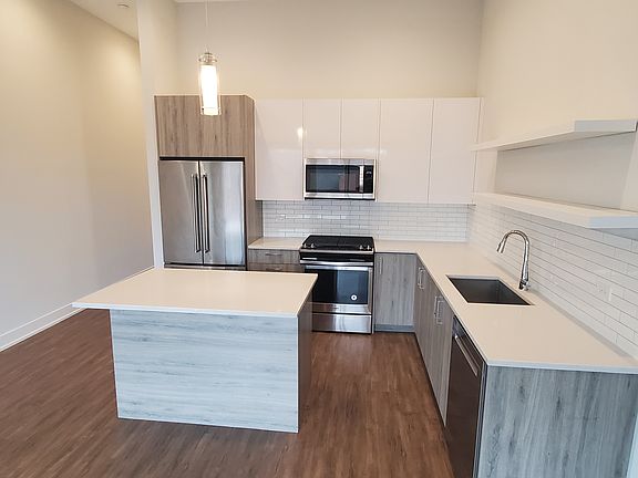3rd image of 1023 N Ashland Ave APT 206