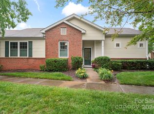 8607 Meadowmont View Dr, Charlotte, NC 28269