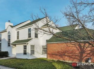 110 Hampton Blvd #12, Lake Bluff, IL 60044