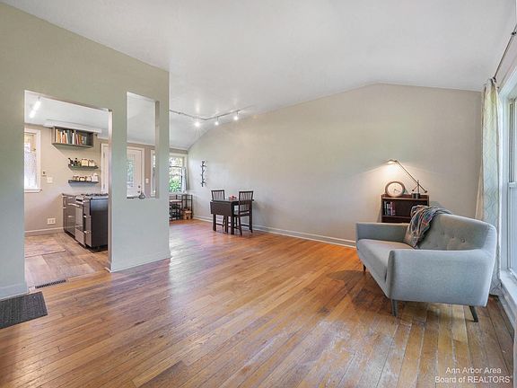 5th image of 3414 Norwood St