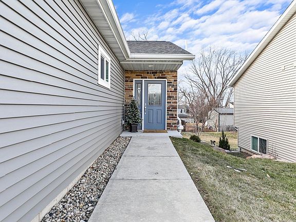 3rd image of 4747 Lorraine Way