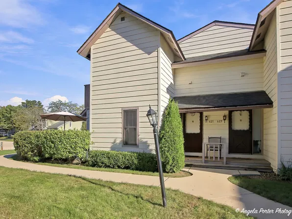 621 Chip Ct, Gurnee, IL 60031