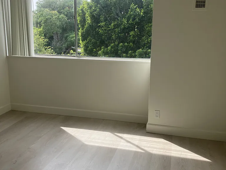 969 Hilgard Ave #409 — Photo 7