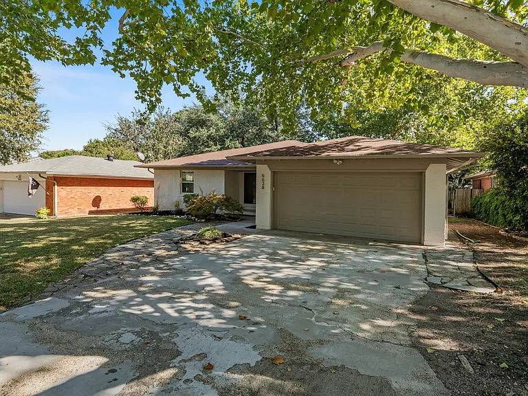 6638 Aintree Cir — Photo 24