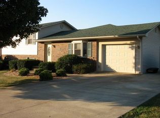 1043 Shamrock St, Radcliff, KY 40160
