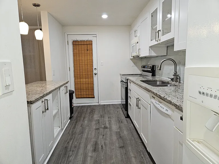 Regina Dr — Photo 24
