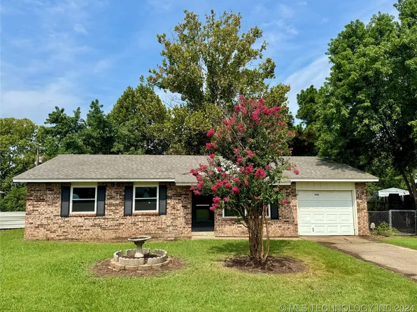 1502 S Grant Ave, Wagoner, OK 74467
