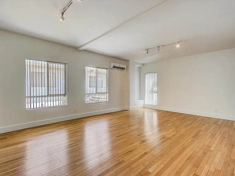 1325 Sutherland St #8 — Photo 7