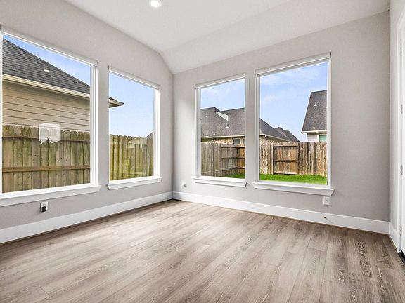 3rd image of 28926 Harbor Springs Ct