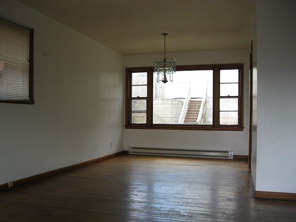 3rd image of 1226 N Main St APT 2