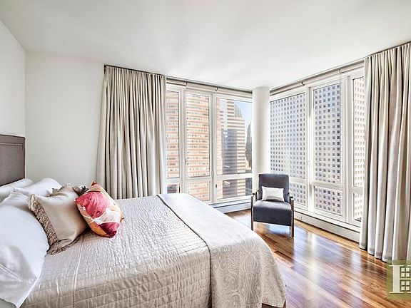 5th image of 250 E 53rd St APT 301