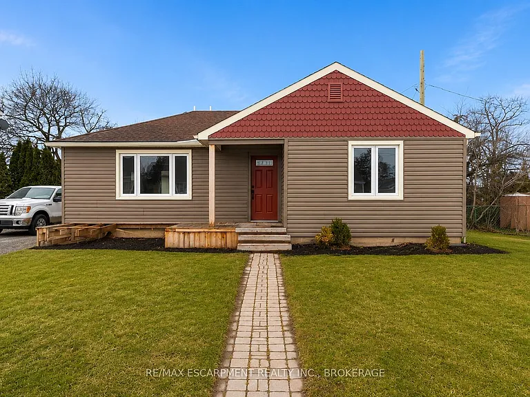 18 Princess St #LOWER — Photo 1