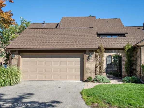 23910 Trailwood Ct, Franklin, MI 48025