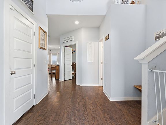 3rd image of 300 Black Thorn Ln