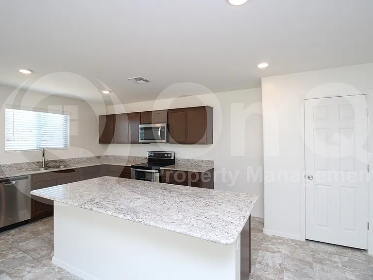 1517 E Desert Breeze Dr — Photo 5