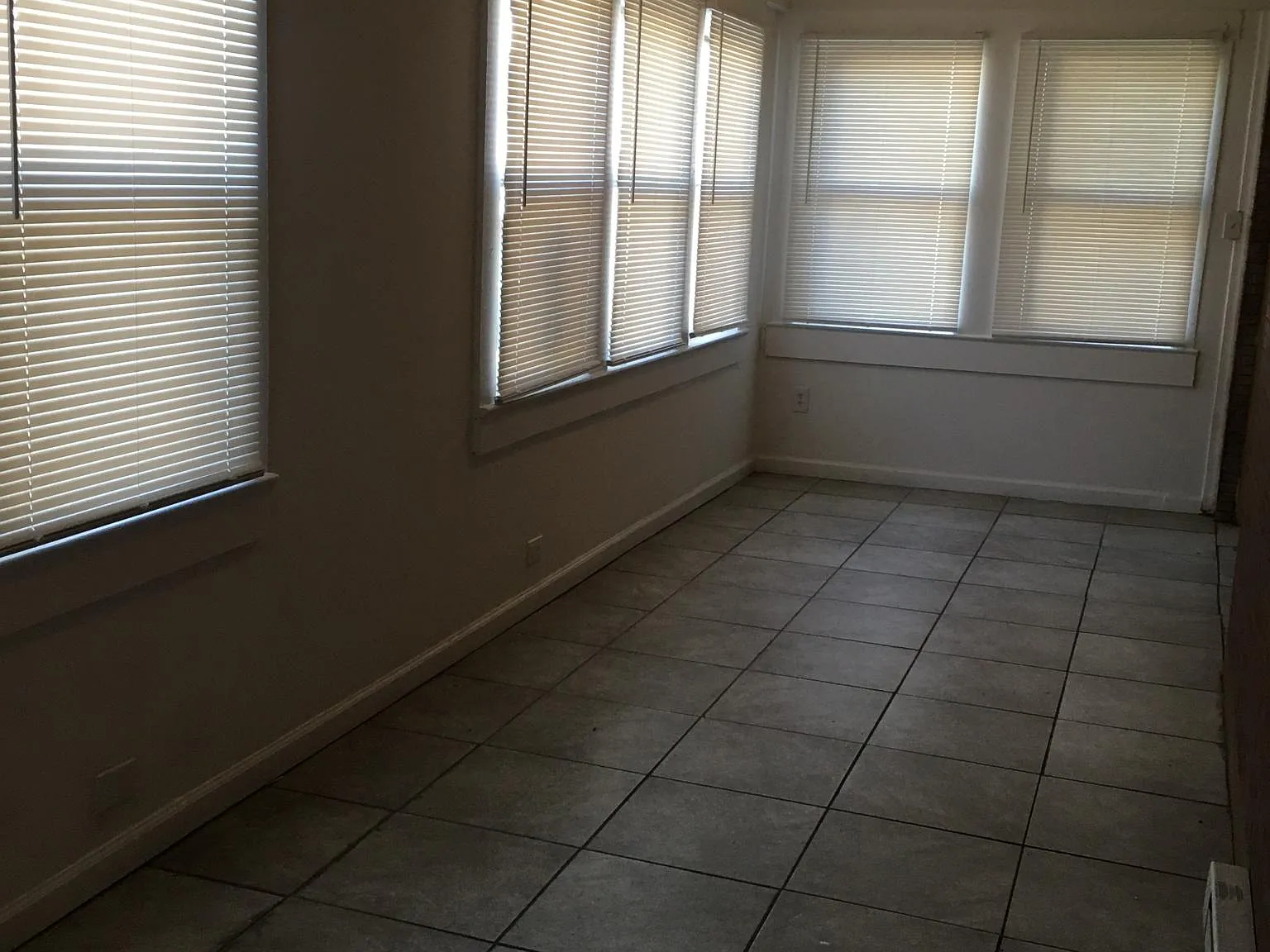 2 bed, 500 sqft, $1,000 — Photo 1