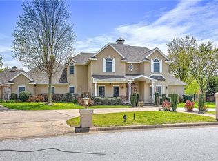 4 W Colonial Dr, Rogers, AR 72758