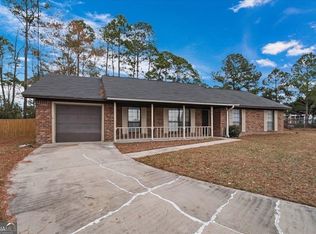 979 Shady Ln, Hinesville, GA 31313