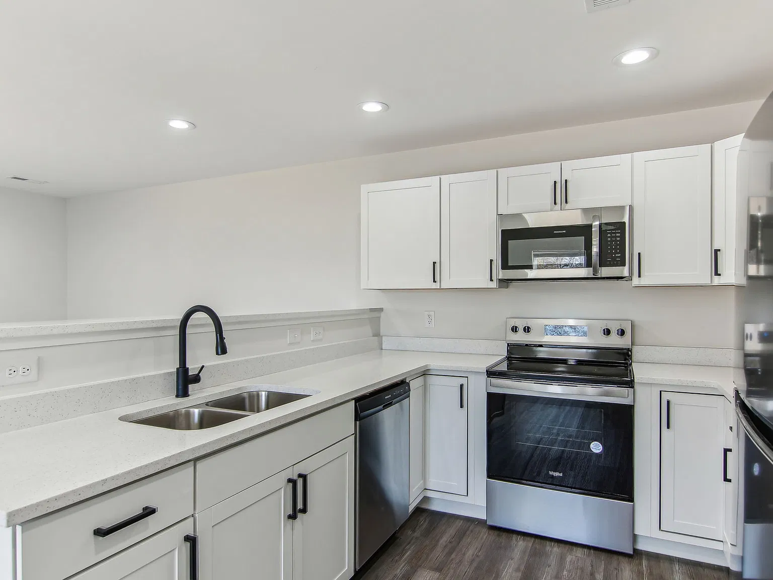 3 bed, 2.5 bath, 1404 sqft, $1,645 — Photo 4