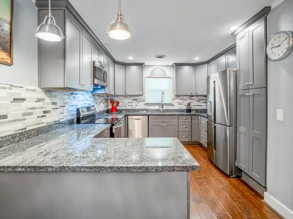 810 Aster St, Katy, TX 77493