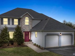 7 Pierson Ct, Mahwah, NJ 07430